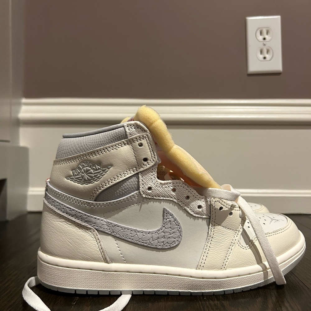 Nike Cream and Pale Yellow Padded Tongue with Red Label